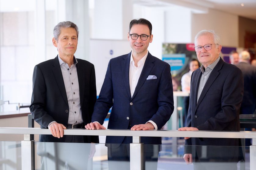 Honorarfinanz kauft Confee