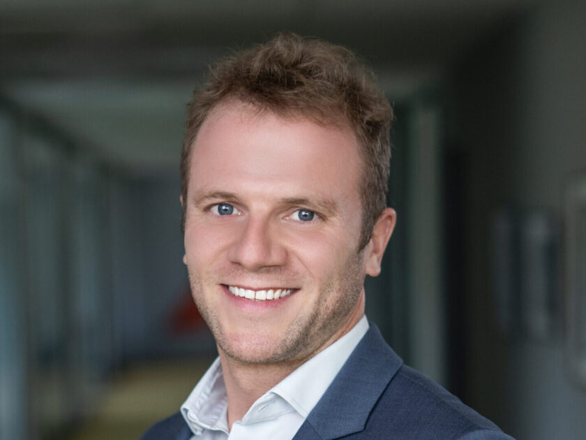 Simon Schäfer steigt bei Axa XL auf