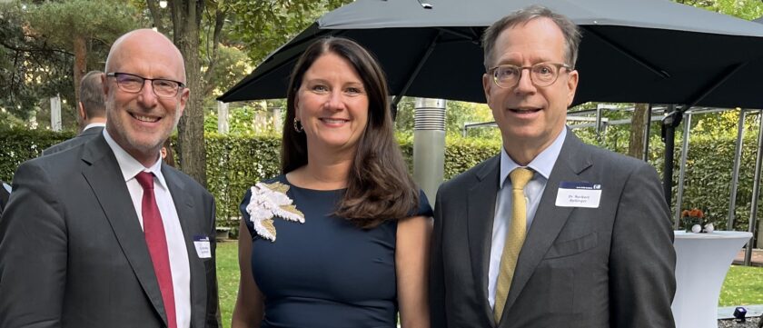 R+V-Chef Rollinger wirbt für bAV und warnt vor Börsen-Risiken: „Das ist vielleicht für Besserverdienende aushaltbar“