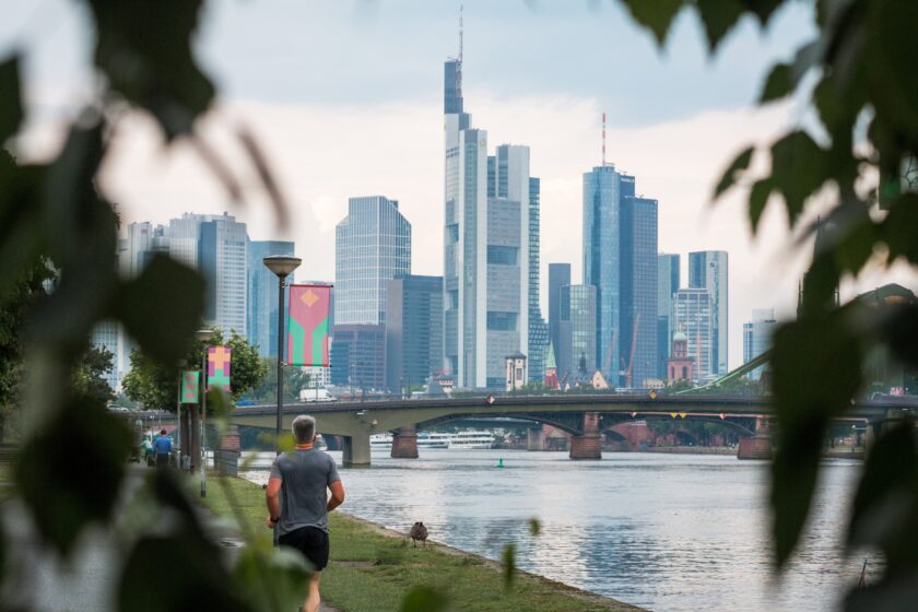 Exklusive Einblicke: Wer steckt hinter dem Frankfurter Makleraufkäufer ProVersichert?