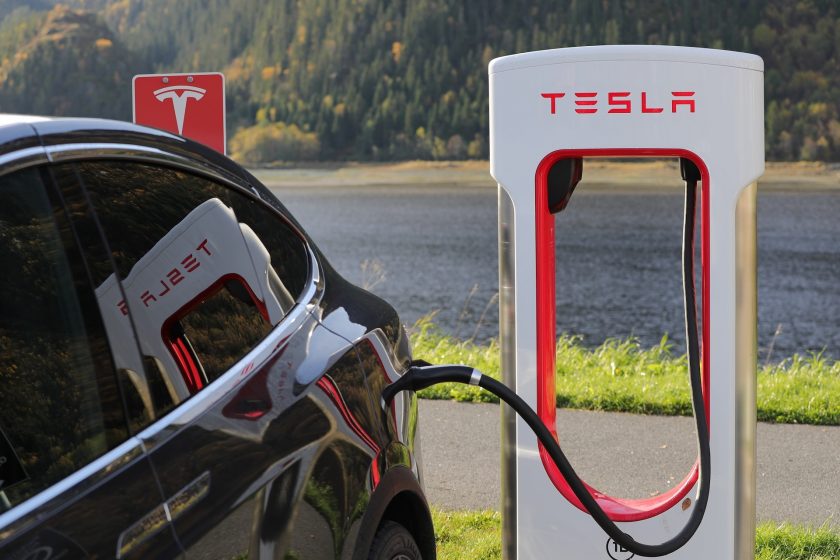 Niederländische Taxifirma verklagt Tesla auf Schadenersatz