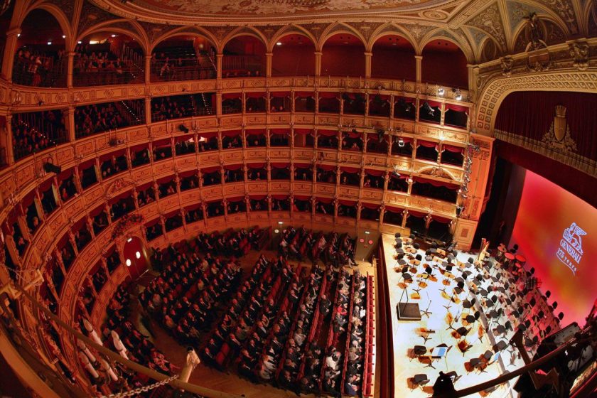 Generalis italienische (Seifen-)Oper in vier Akten