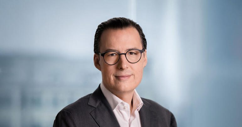 Scor rüstet sich für neuen Strategieplan: Philipp Rüede wird Finanzchef und übergibt Life&Health-Sparte an Pilar Santamaria Cases