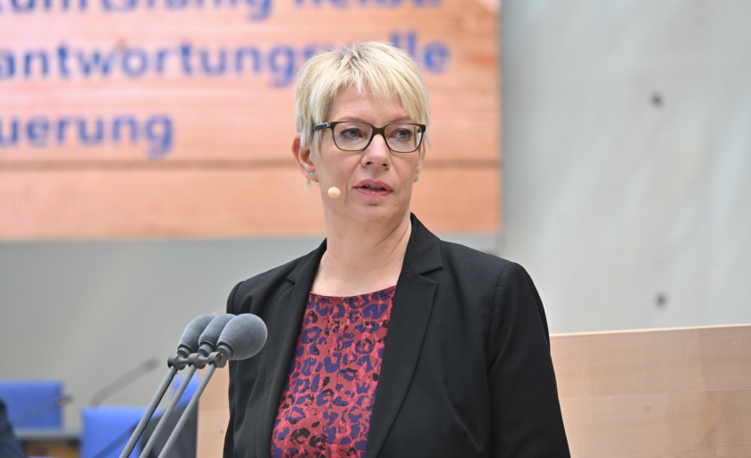 Bafin-Aufseherin Wiens schaut auf IT-Sünder, extreme Kfz-Rabatte, stellt aber auch Entlastungen für kleine Versicherer in Aussicht