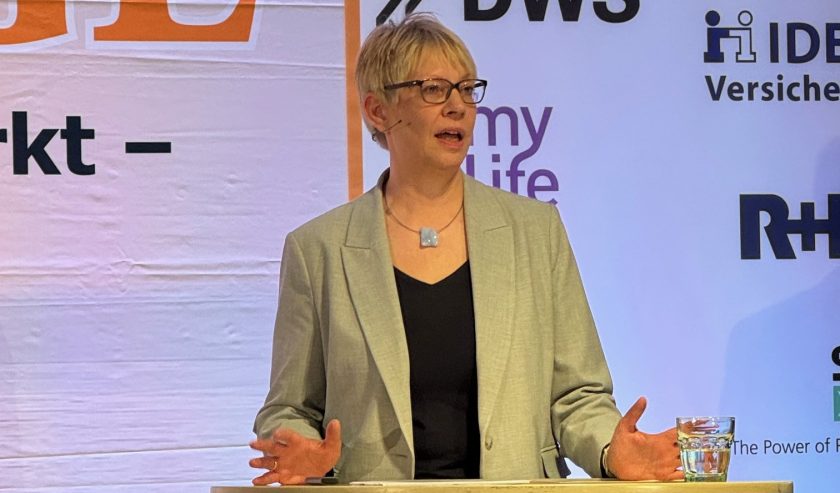 Altersvorsorge-Reform: Julia Wiens warnt Lebensversicherer vor zwei Hauptrisiken